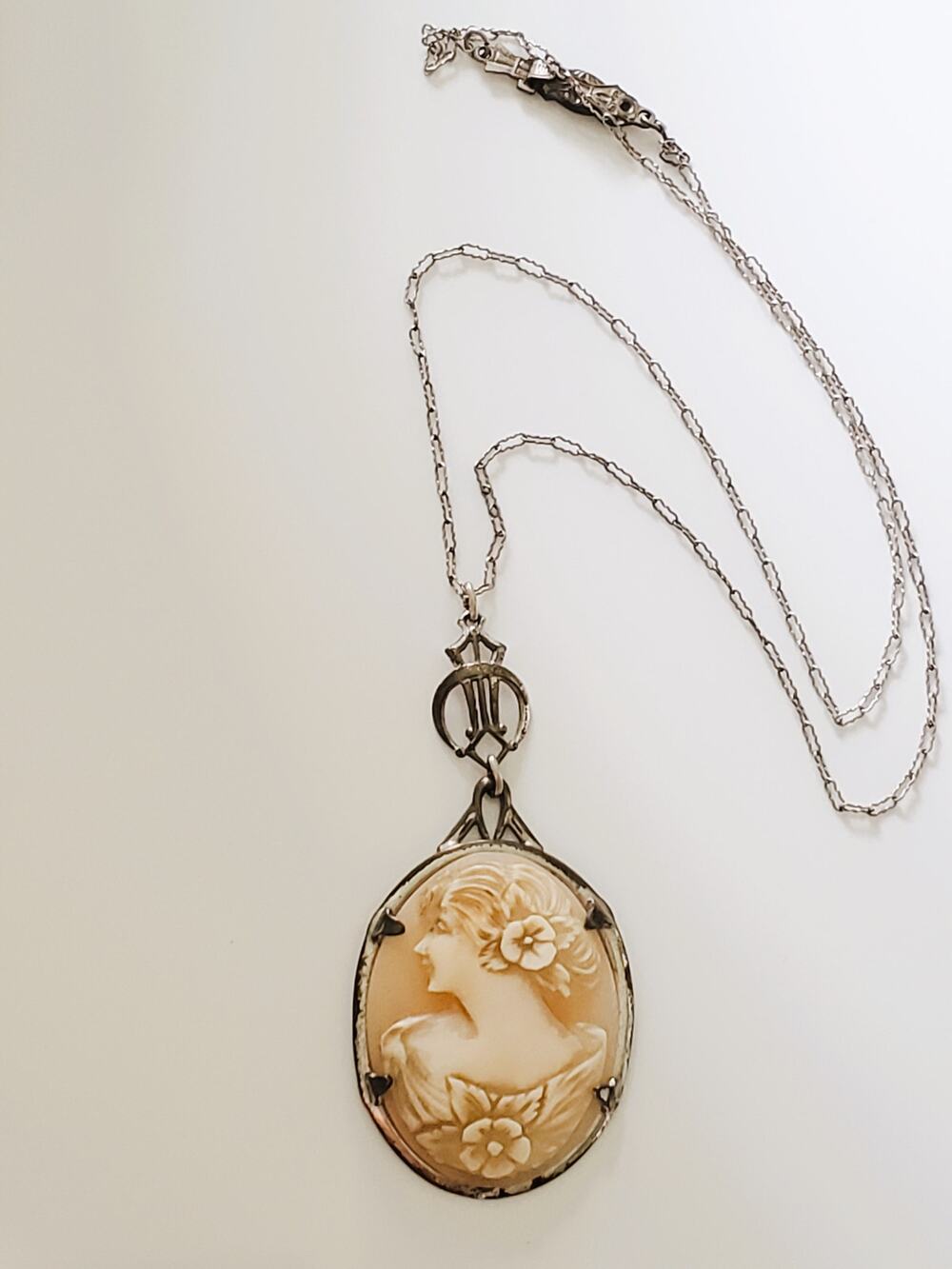 Vintage Sterling Silver Carved Cameo Pendant Necklace